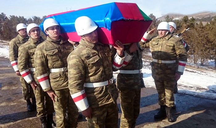 Le corps du soldat azerbaïdjanais envoyé à Bakou - PHOTOS